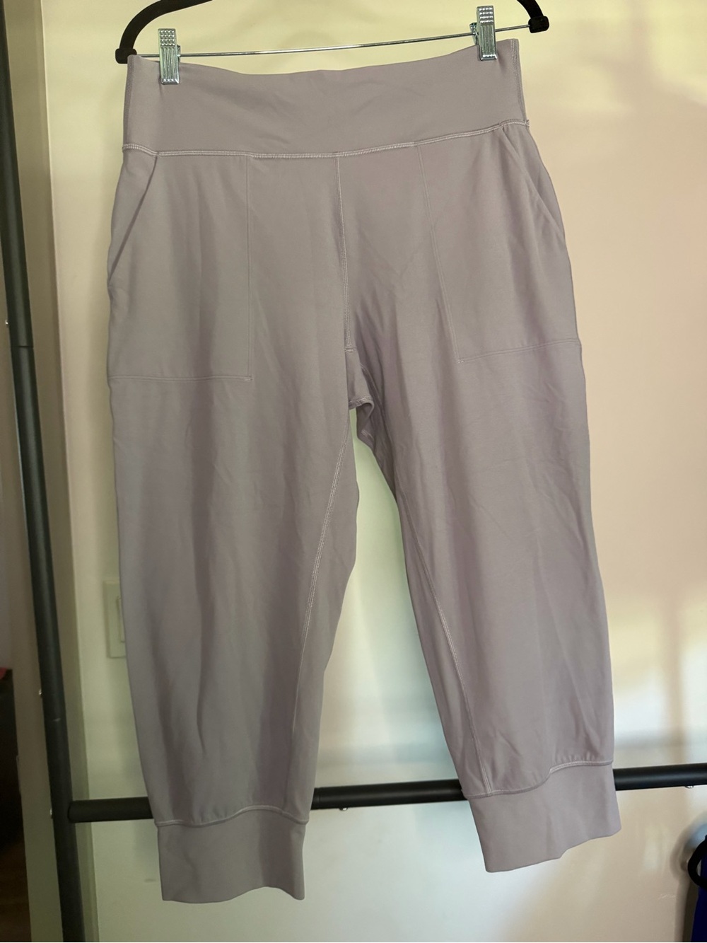 Lululemon Women’s Lavender cropped Jogger Leggings with Side Pockets #28